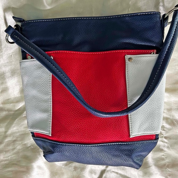 SHOULDER BAG, LEATHER, AVON, RED/WHITE/BLUE, 4 OUTER SLIP POCKETS, MEDIUM LENGTH - Picture 1 of 10